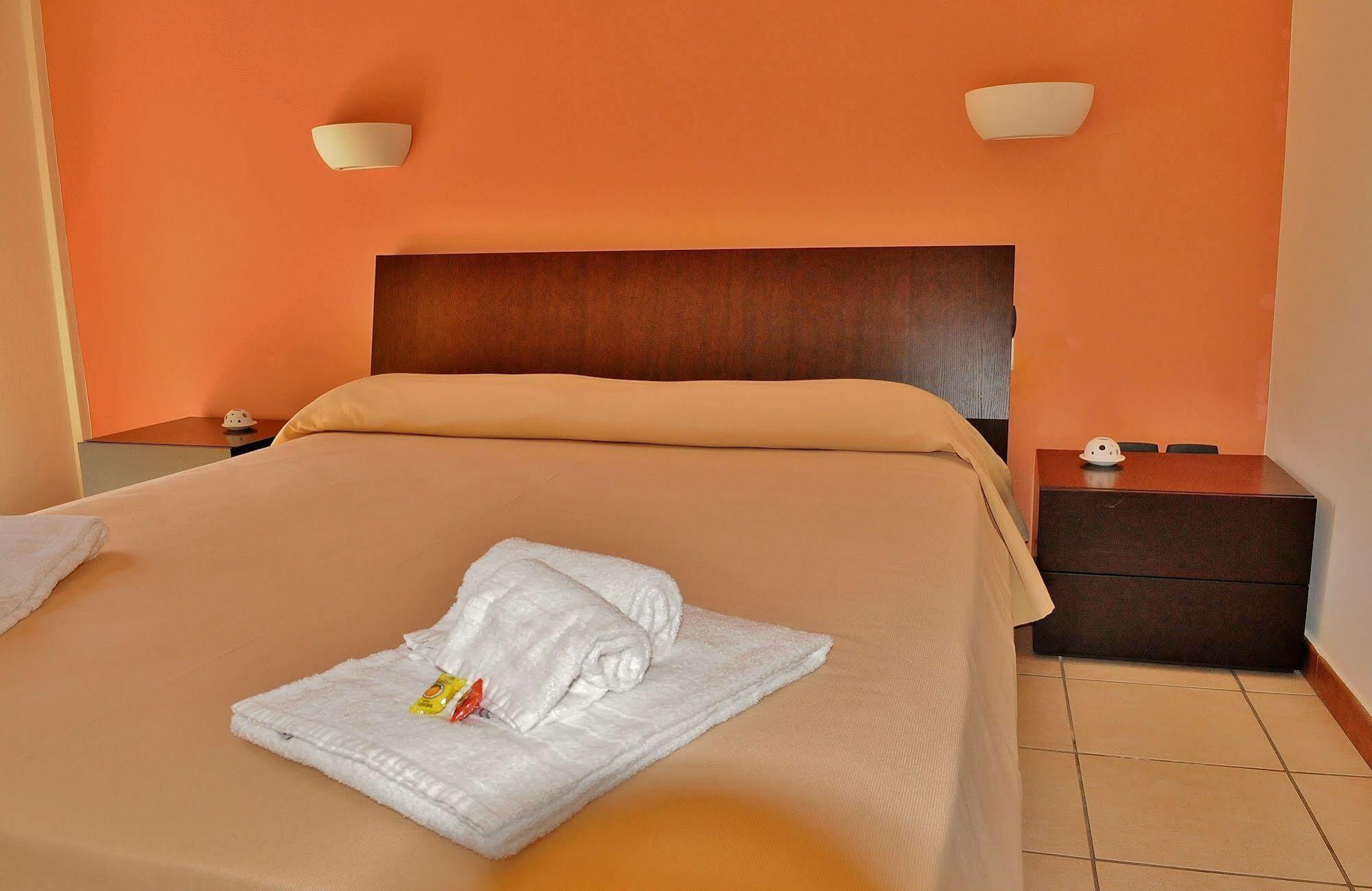 Hotel Rasula Alta Gravina di Catania Exteriör bild