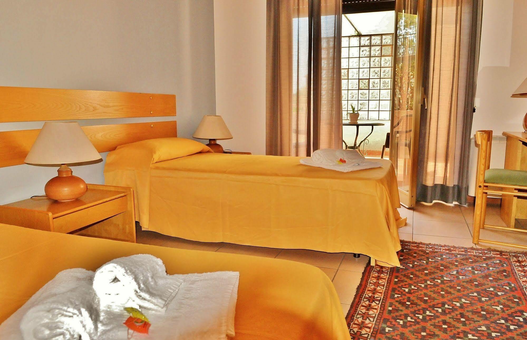 Hotel Rasula Alta Gravina di Catania Exteriör bild