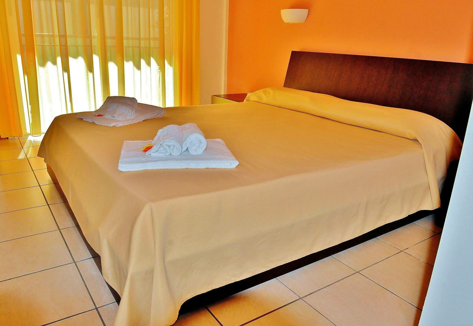 Hotel Rasula Alta Gravina di Catania Exteriör bild